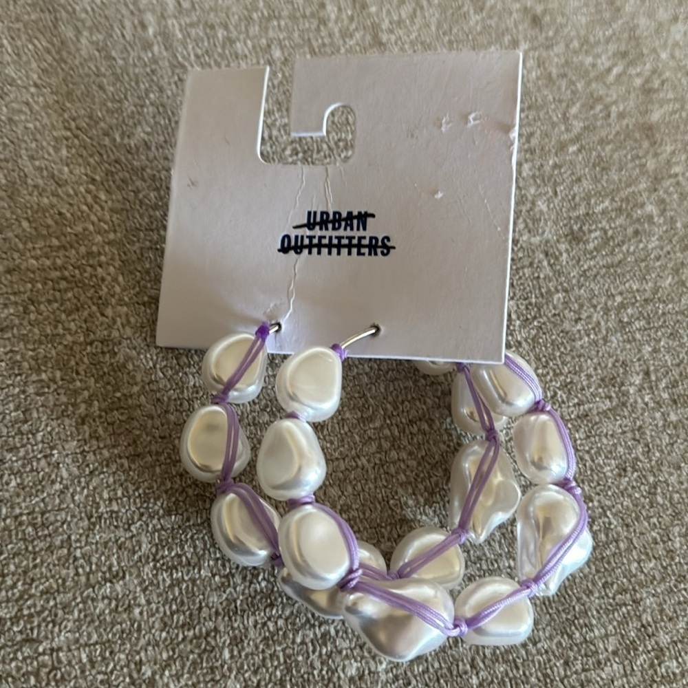 URBAN OUTFITTERS KEELY STATEMENT PEARL HOOP EARRING WHITE PURPLE HOOPS BIG - Picture 2 of 3